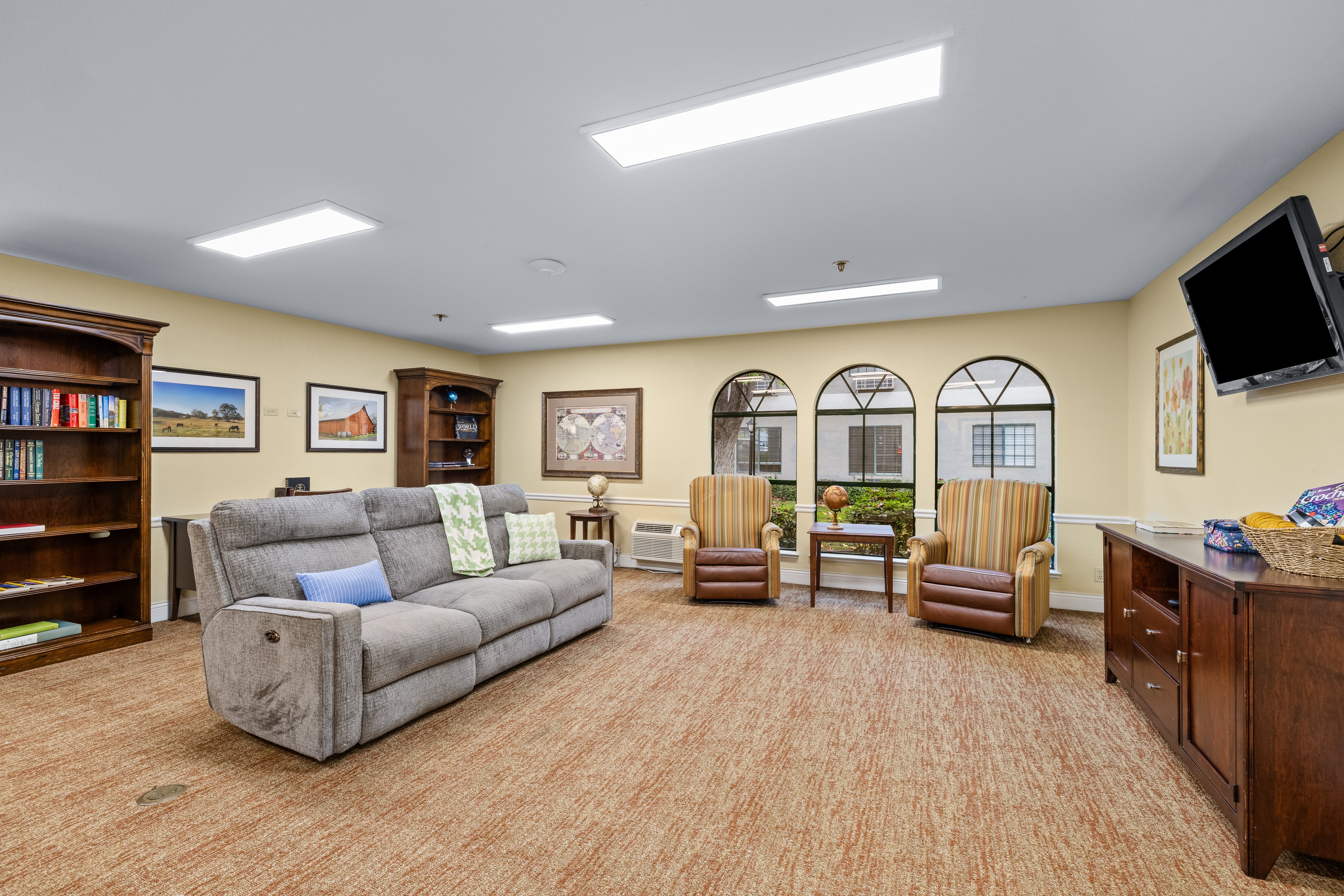 Marbella Tracy TV common area