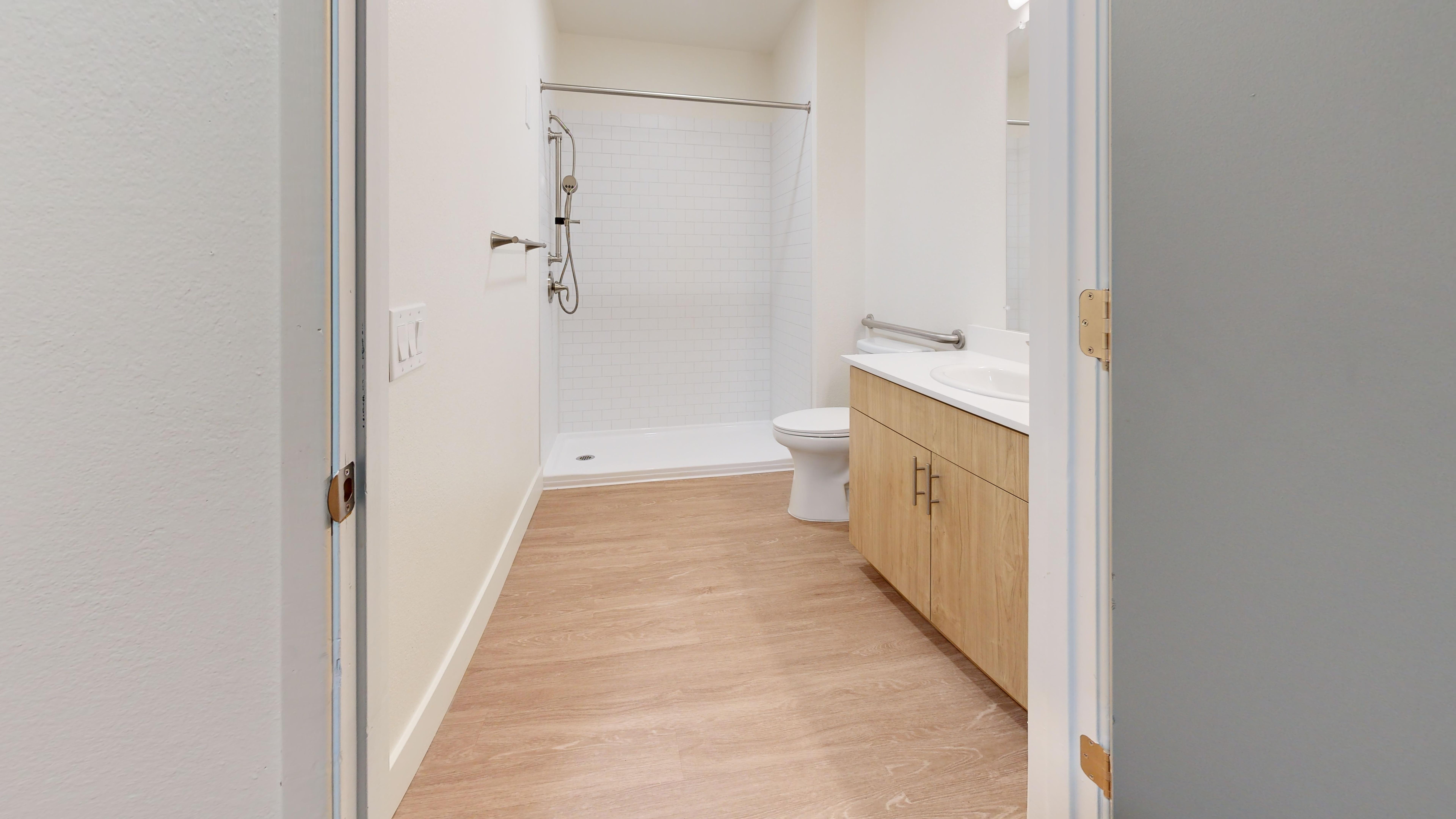 Hilltop-Estates-Studio-IL-410-sqft-Bathroom